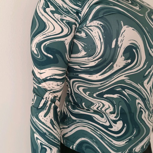 Long-sleeve blouse with marble print like new, petrol and white