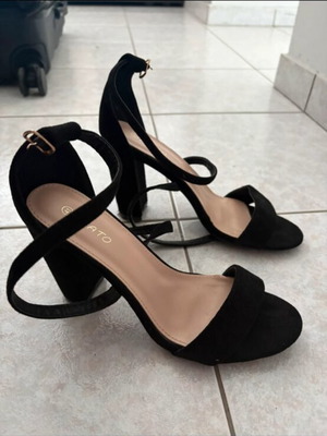 Black heel sandal, size 41