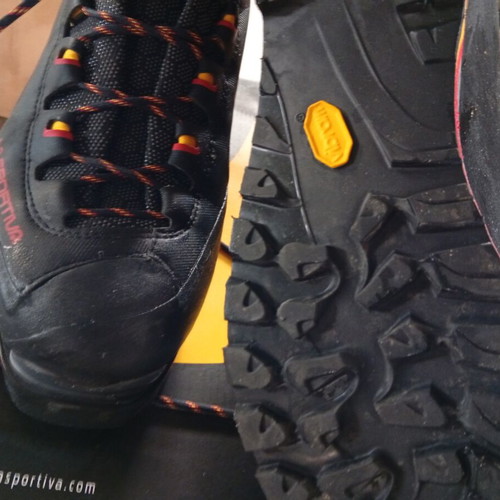 La Sportiva Trango Tower Extreme GTX hiking boots size 44, black yellow