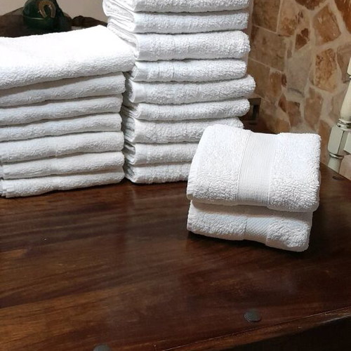 White towels like new, pack of 78 pieces