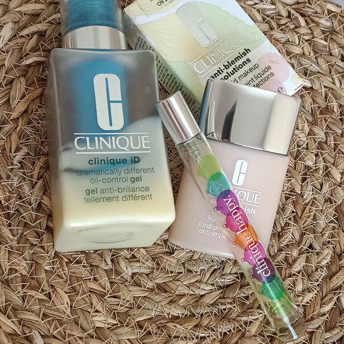 Clinique Foundation new with gifts shade Ivory