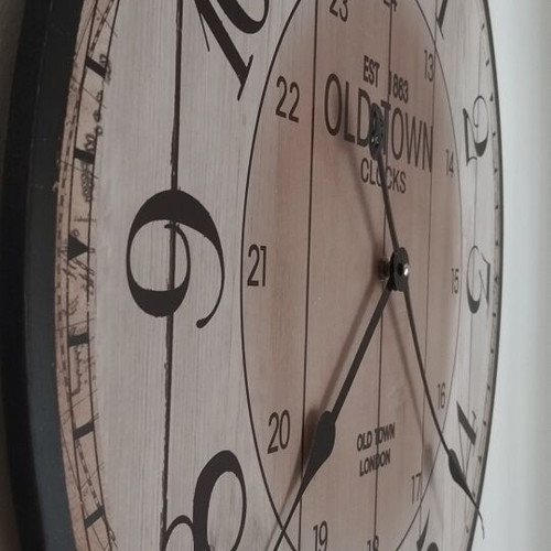 Vintage Old Town wall clock like new, 58 cm diameter