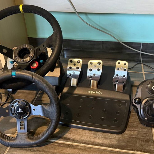 Logitech G29 racing wheel with shifter used and extra racing wheel
