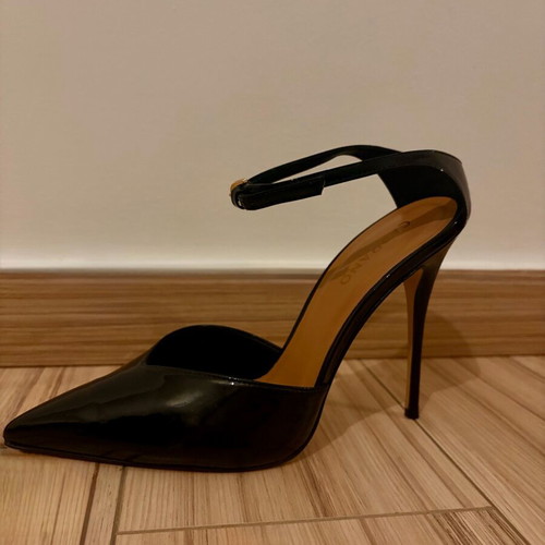Carrano leather black pumps like new, heel height 11cm, size 40
