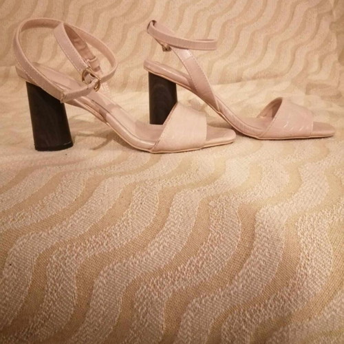 Sandals used with wooden cylindrical heel 7.7 beige size 38