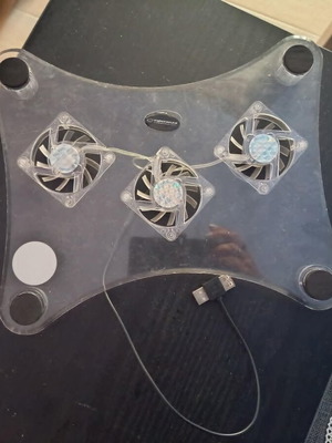 Laptop Cooling Base Esperanza EA107 like new, 3 USB fans