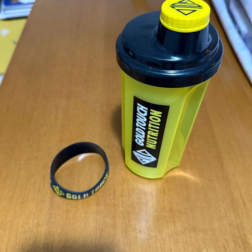 GoldTouch Nutrition Shaker 500ml with Wristband
