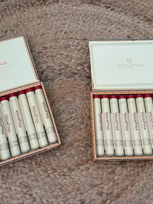 Συλλεκτικά κουτιά Vega Fina Coronas Tubos σαν καινούργια, σετ 2