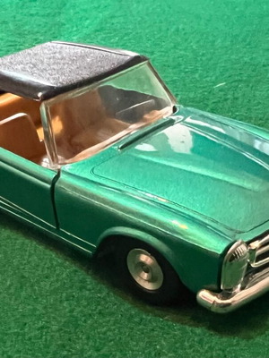 Mercedes Benz Gama 1:37 model car new
