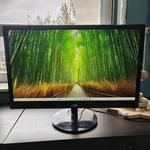 AOC 22" USB (DisplayLink) monitor used, ideal as second screen