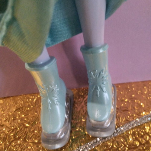Frozen Ice Skating Elsa doll used