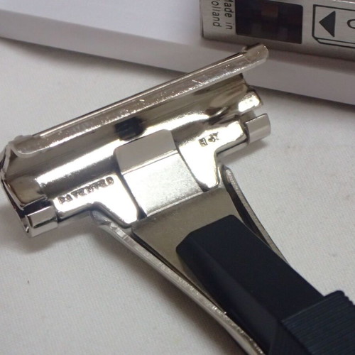 Schick Injector Type L1 Razor with Black Handle and Case like new