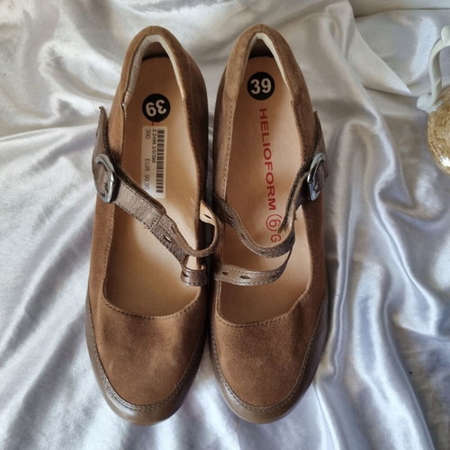 Leather shoes new, size 39, beige
