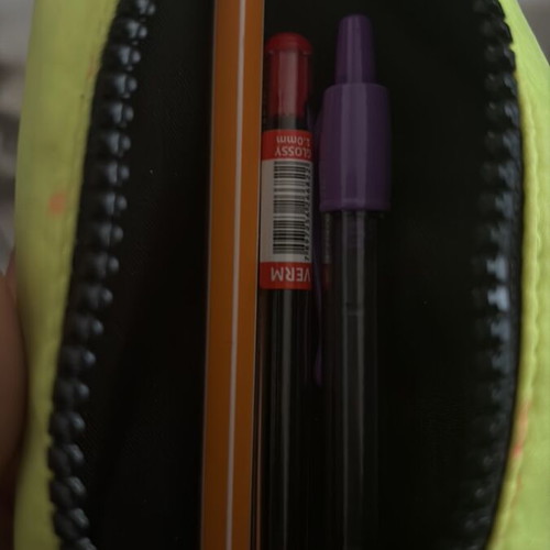Pencil case and pens like new