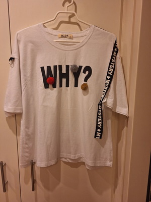 T-shirt with playful sleeves like new, white, sizes S and M