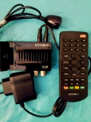 Nano MPEG 4 DTV 220 digital receiver like new with PVR and Time Shift