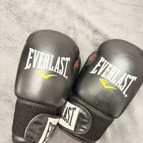 Γάντια μποξ Everlast μεταχειρισμένα με 3 λάστιχα