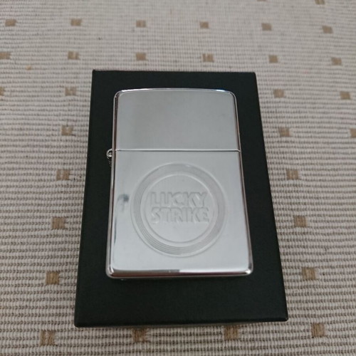 Zippo Lucky Strike lighter like new, polished chrome