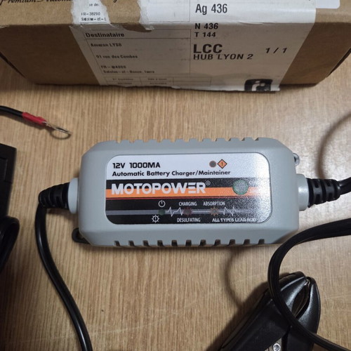 Motopower MP00205B Automatic Charger and Maintainer for 12V Batteries New