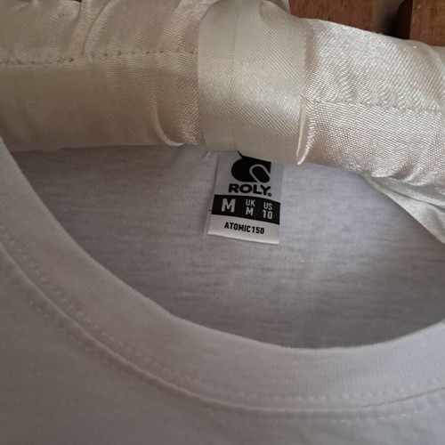 T shirt women’s size M like new, worn once in Sicily