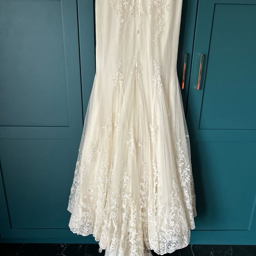 Pronovias wedding dress ivory color like new