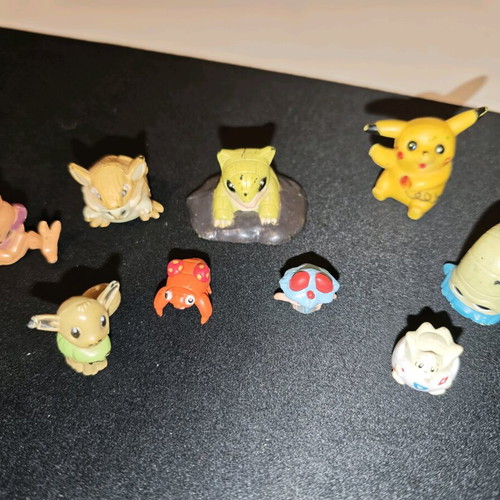 Pokemon figures used, 9 pieces non-authentic