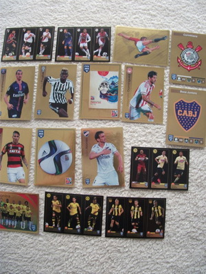 Αυτοκόλλητα Panini FIFA 365 σαν καινούργια, σύνολο 32 με χρυσά