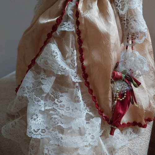 Victorian Porcelain Doll Collector's Edition like new