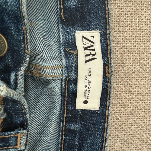 Zara mid/high rise straight jeans like new, size 34 blue