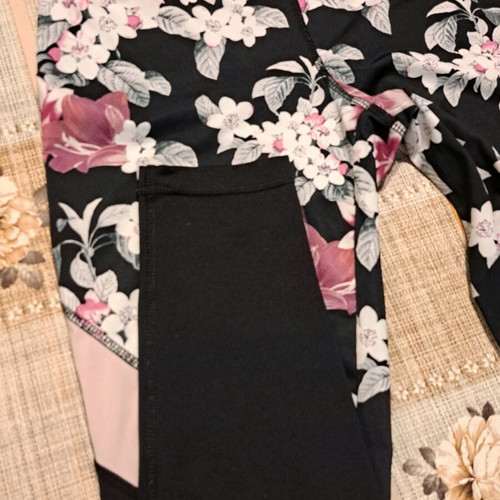 Floral Leggings like new with pink knee stripe, black multicolor