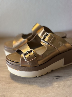 Janet Sport Platform Sandals size 40 used, gold