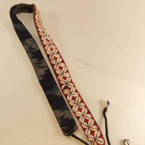 Handmade belt with natural shells 82 cm length like new, without cords