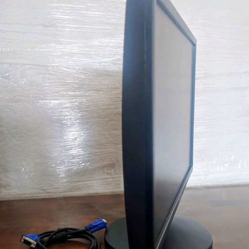 Samsung SyncMaster 2243NW 22-inch monitor like new, LCD with VGA