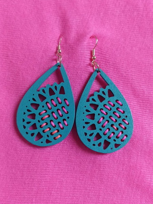 Wooden earrings blue with thread like new, oval flower design