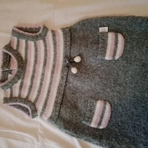 Dress used for 3-year-old girl, white and gray