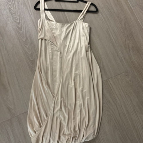 Amaya Arzuaga knee-length gold shimmering balloon dress like new