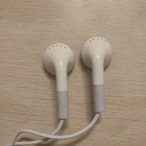 Apple EarPods 3.5mm jack with microphone used