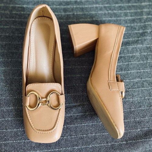 Heels with block heel in beige color, like new, size 41