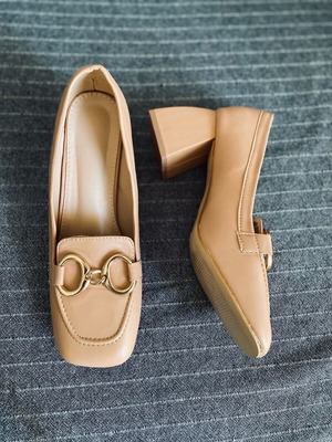 Heels with block heel in beige color, like new, size 41