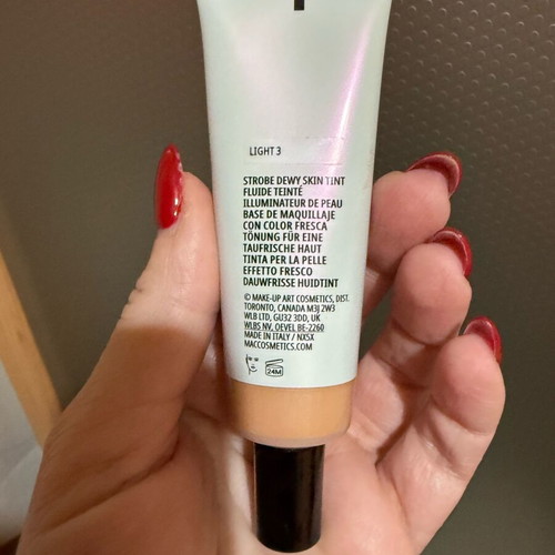 Mac Strobe Dewy Skin Tint Light 3 new