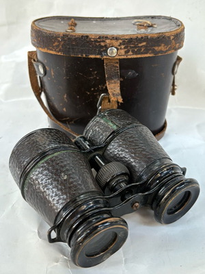 Κυάλια μεταχειρισμένα προπολεμικά με τη θήκη τους