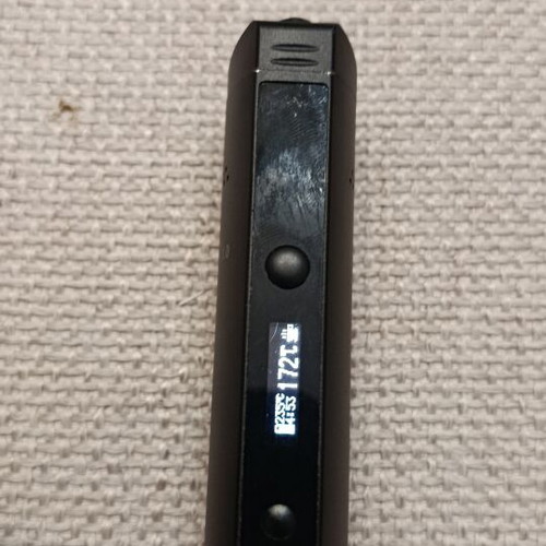 XMax Starry 3.0 vaporizer used with charging cable