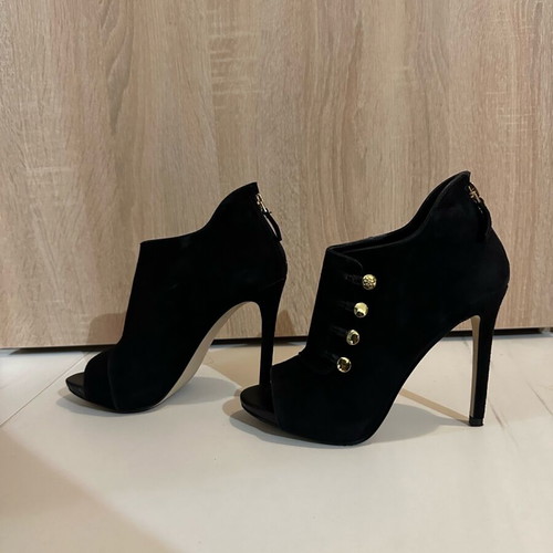Guess suede high-heeled ankle boots like new with gold details