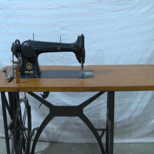 Pfaff sewing machine used with wooden base and foot pedal