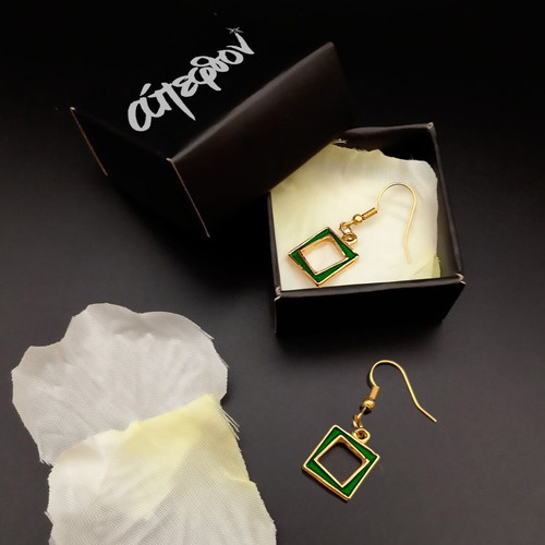 Éclat Vert green square earrings with enamel, new, gold metal