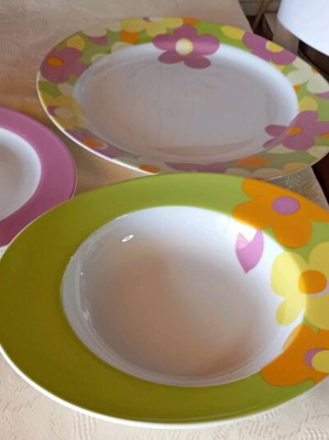 Branded dish set like new, 12 pieces, for 4 people