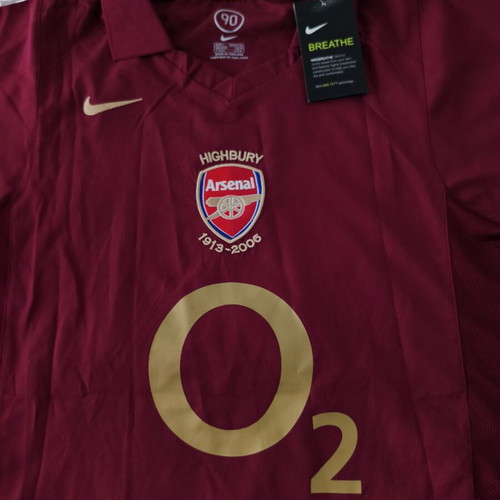 Henry Arsenal 05/06 football jersey, retro and modern