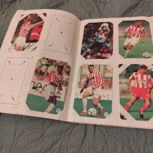 Rainbow Football 98-99 collectible sticker album, 62/90 cards