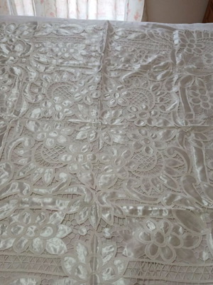 Set of 7 Ice Carre Table Linens new