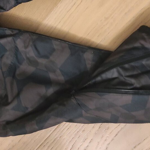 Snow pants for ages 4-6 like new, waterproof for skiing